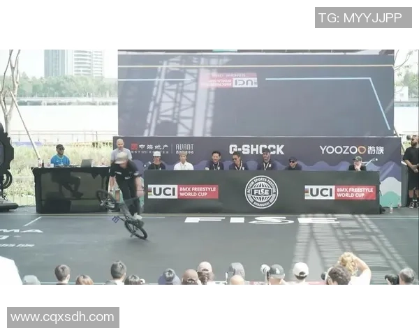 上海极限运动队战术争议引发热议探讨运动员表现与团队协作的平衡 上海极限运动队战术争议引发热议探讨运动员表现与团队协作的平衡