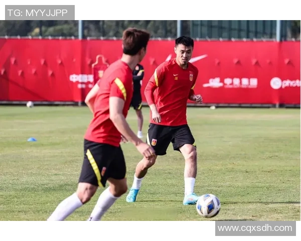 中国队在十二强赛对决卡塔尔全力争胜展现团队精神与战斗意志 中国队在十二强赛对决卡塔尔全力争胜展现团队精神与战斗意志